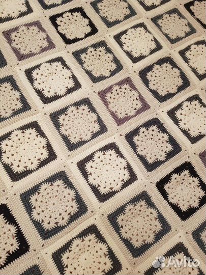 Вязаный плед ручной работы