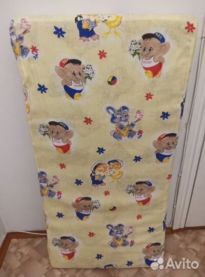 Детская кроватка с матрасом