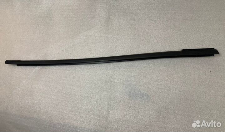 Молдинг стекла передней правой двери Focus 3