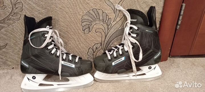 Коньки хоккейные