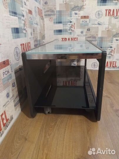 Стеклянная тумба под тв