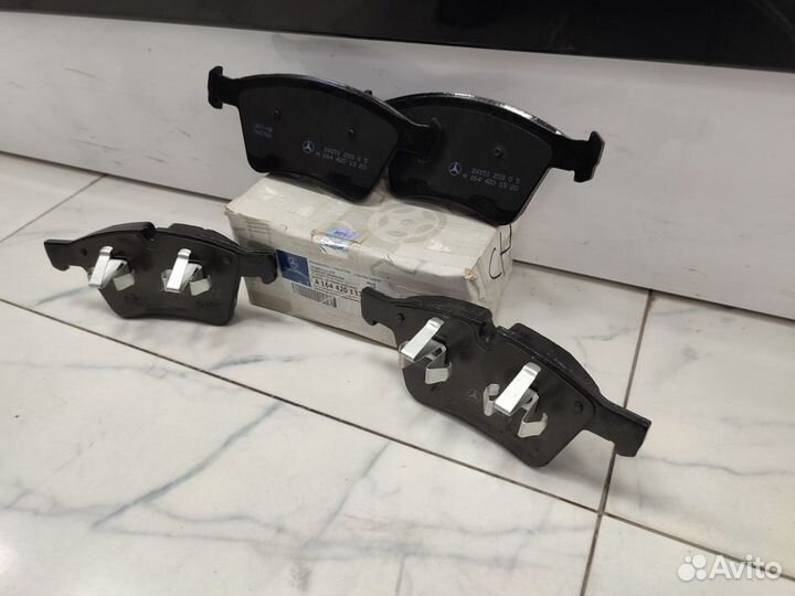 Передние тормозные колодки Mercedes W164 ML
