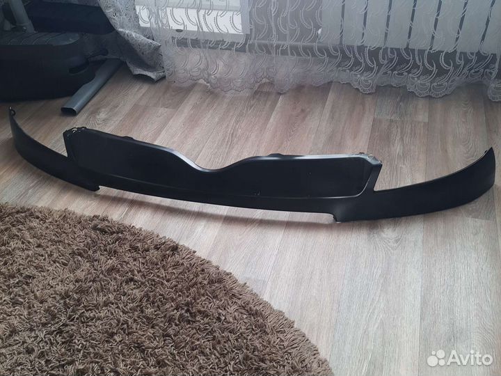 Рамка под фары, есть ещё белая. Одна фара левая