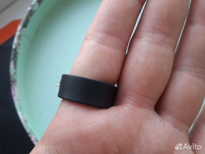 Оригинальное кожаное кольцо с розовым кварцем