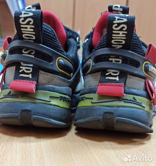 Кроссовки детские