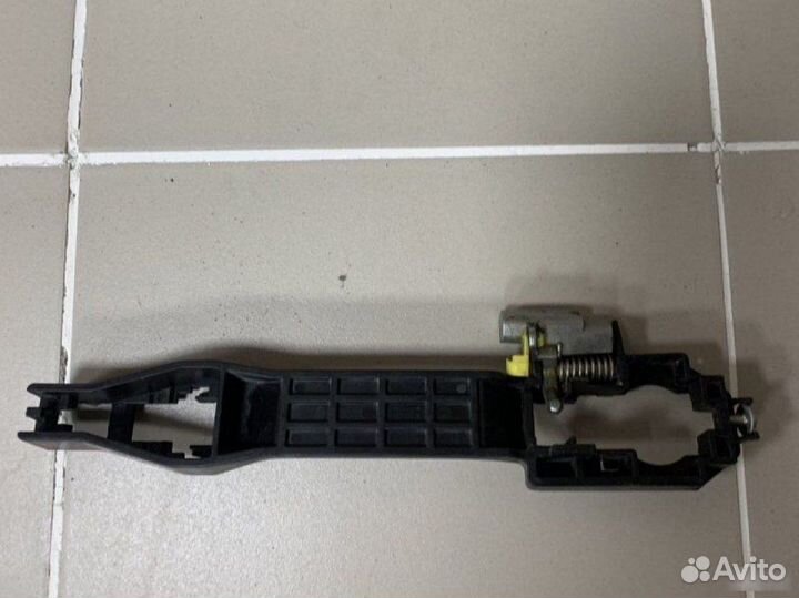 Кронштейн ручки двери Mitsubishi Pajero Sport