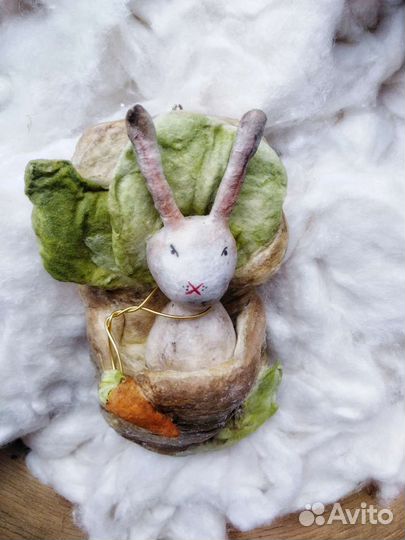 Заяц в лапте, ватная елочная игрушка