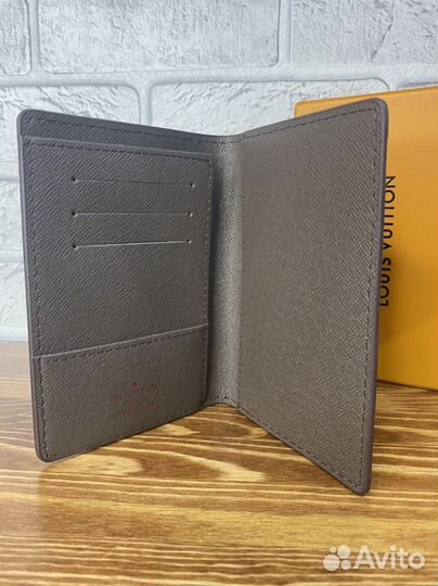 Обложка на паспорт L O U I S V U I T T O N