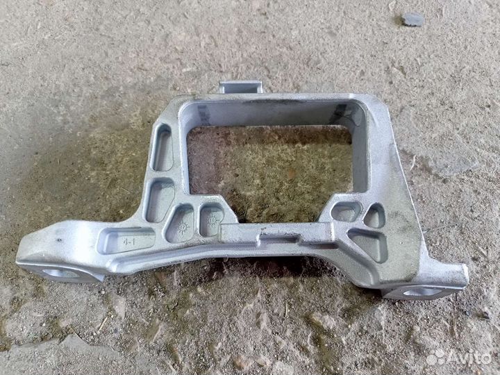 Кронштейн верхней опоры двигателя ford focus 2 2л