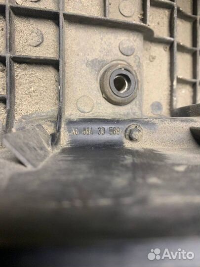 Корпус воздушного фильтра Toyota Avensis 1