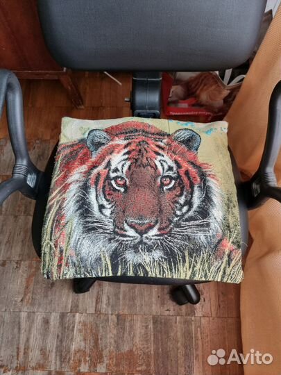 Офисное кресло