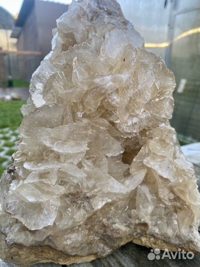 Кальцит лепестковый жеода кристаллы друзы