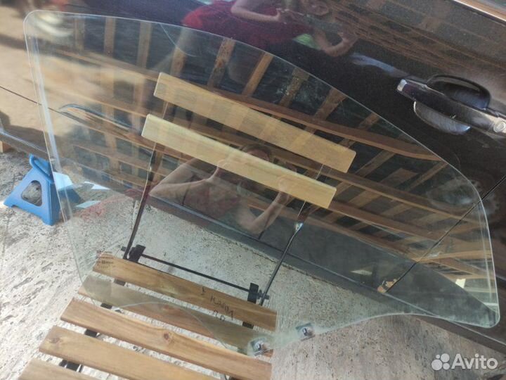 Стекло двери переднее правое Renault Logan 1 седан