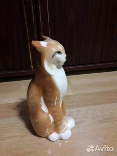 Фарфоровая статуэтка