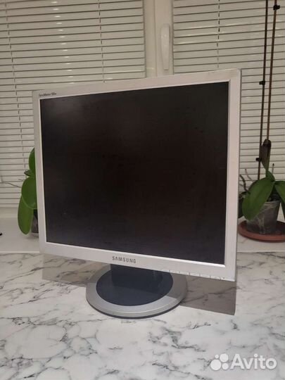 Монитор Samsung