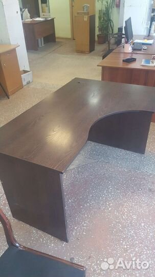 Компьютерный стол с тумбой