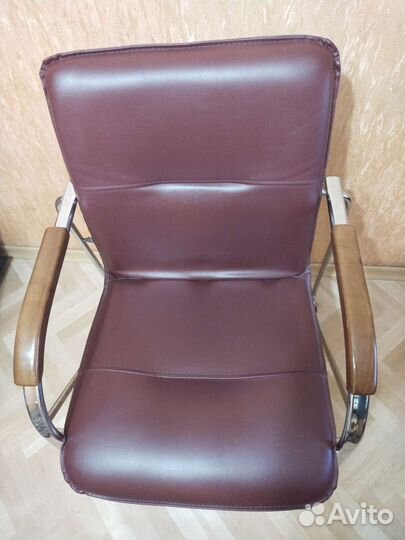 Офисное кожаное кресло бу