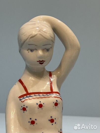 Статуэтка девушка с зеркалом. Сысерть