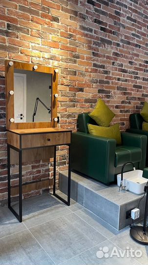 Мастер бровист