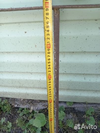 Лестница, труба, баллон газовый