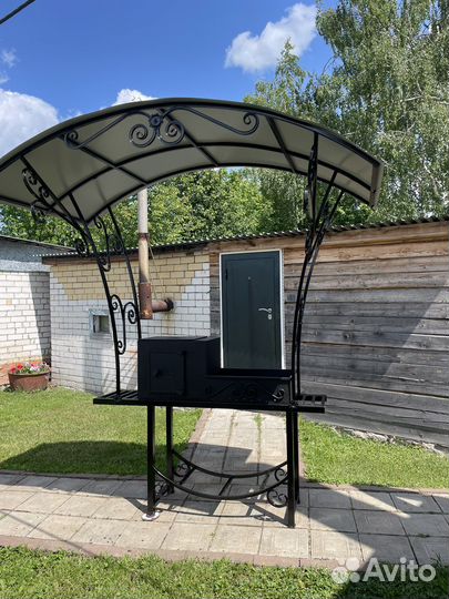 Мангал с крышей