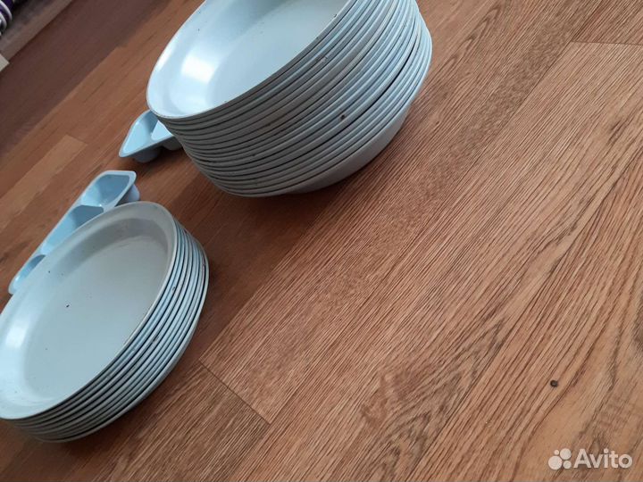 Пластиковые тарелки