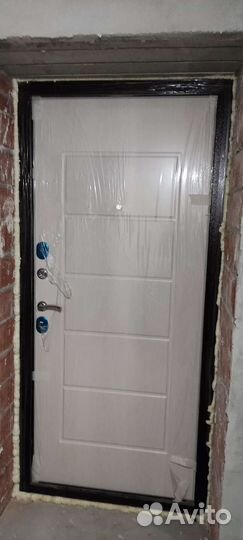 Дверь металлическая левая 2 комплекта ключей