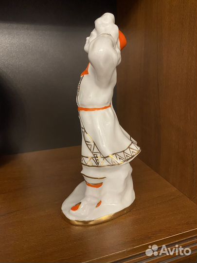 Фарфоровая статуэтка Юный башкир