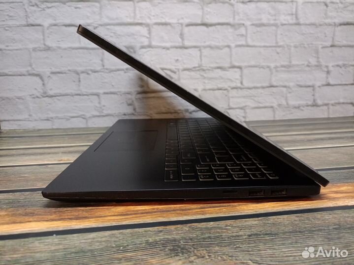 MSI 15 B11M Core i3 8/SSD256Gb