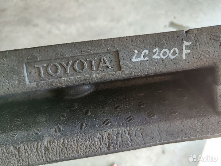 Наполнитель переднего бампера абсорбер LC 200 2011