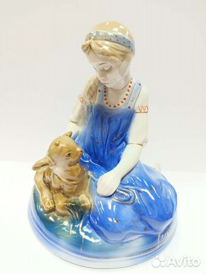 Статуэтка Аленушка с козленком