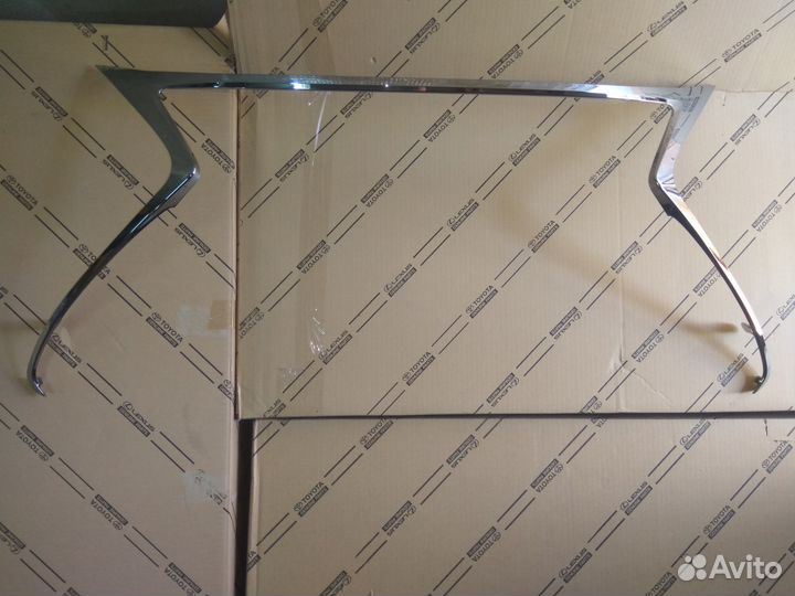 Хром решетки лексус Es200 Es350 (2015-2018) новый