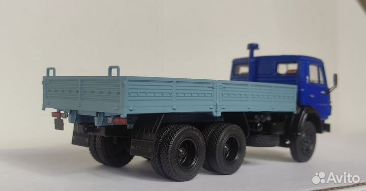 Камаз-5320 бортовой, синяя кабина, 1/43
