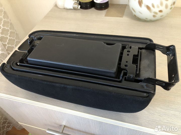 Подлокотник Mitsubishi Outlander XL