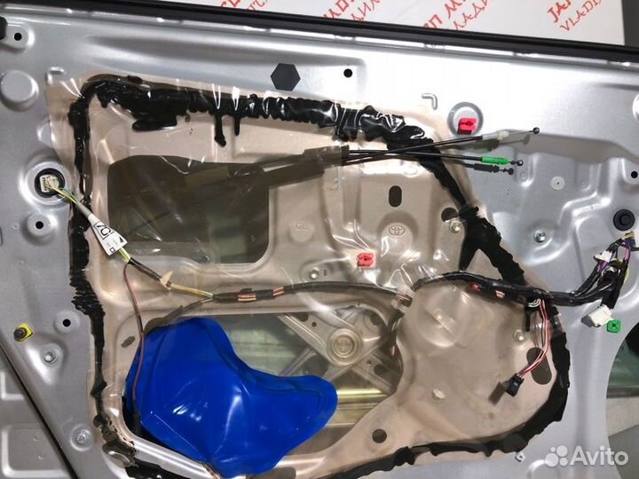 Дверь боковая передняя левая Toyota Avensis T270