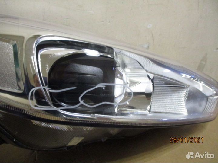 Фара правая Ford Focus/Focus RS/Focus ST