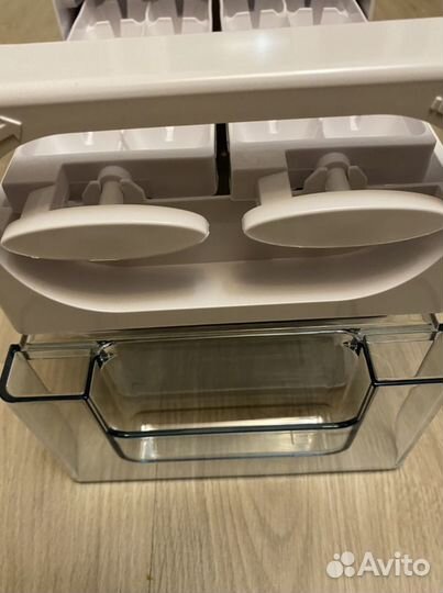 Контейнер для изготовления льда в холодильник