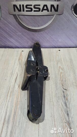 Домкрат Nissan almera N16