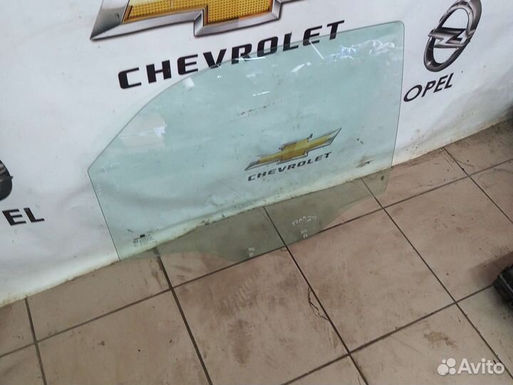 Заднее правое стекло Шевроле Авео Т200 седан