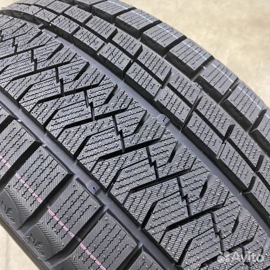 Triangle PL02 255/35 R20 W