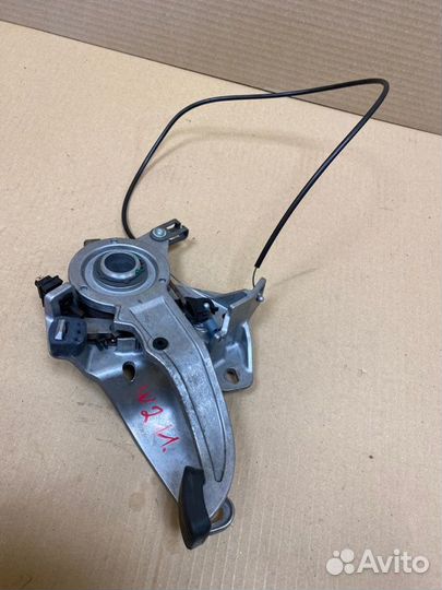 Педаль стояночного тормоза Mercedes-Benz E-Class