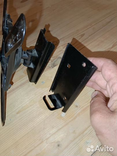 Кронштейн для телевизора поворотный на стену