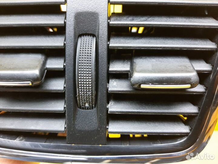 Б/У Дефлектор воздушный Есть дефект, состояние на