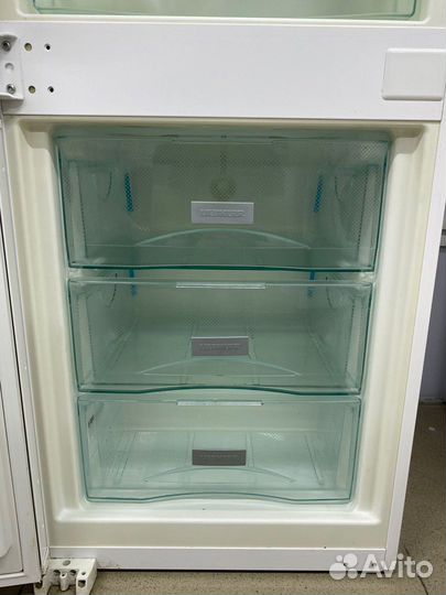 Встраиваемый холодильник 