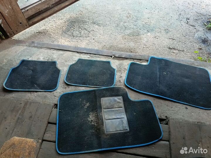 Автомобильные коврики текстильные