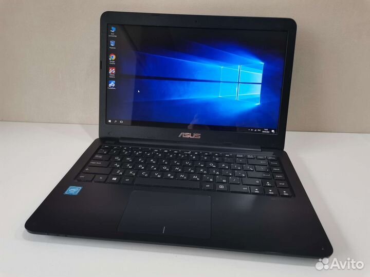 Ультратонкий Asus E402