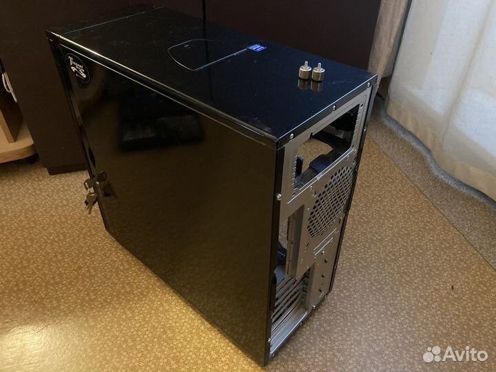 Корпус Thermaltake Tsunami Dream