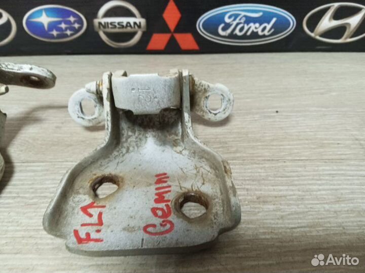 Петли двери передние левые Isuzu Gemini MJ4 D15B