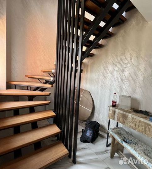 Лестница на металлокаркасе под ключ