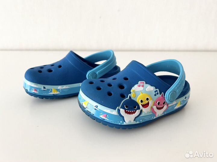 Детские сланцы Crocs Baby shark размер 23